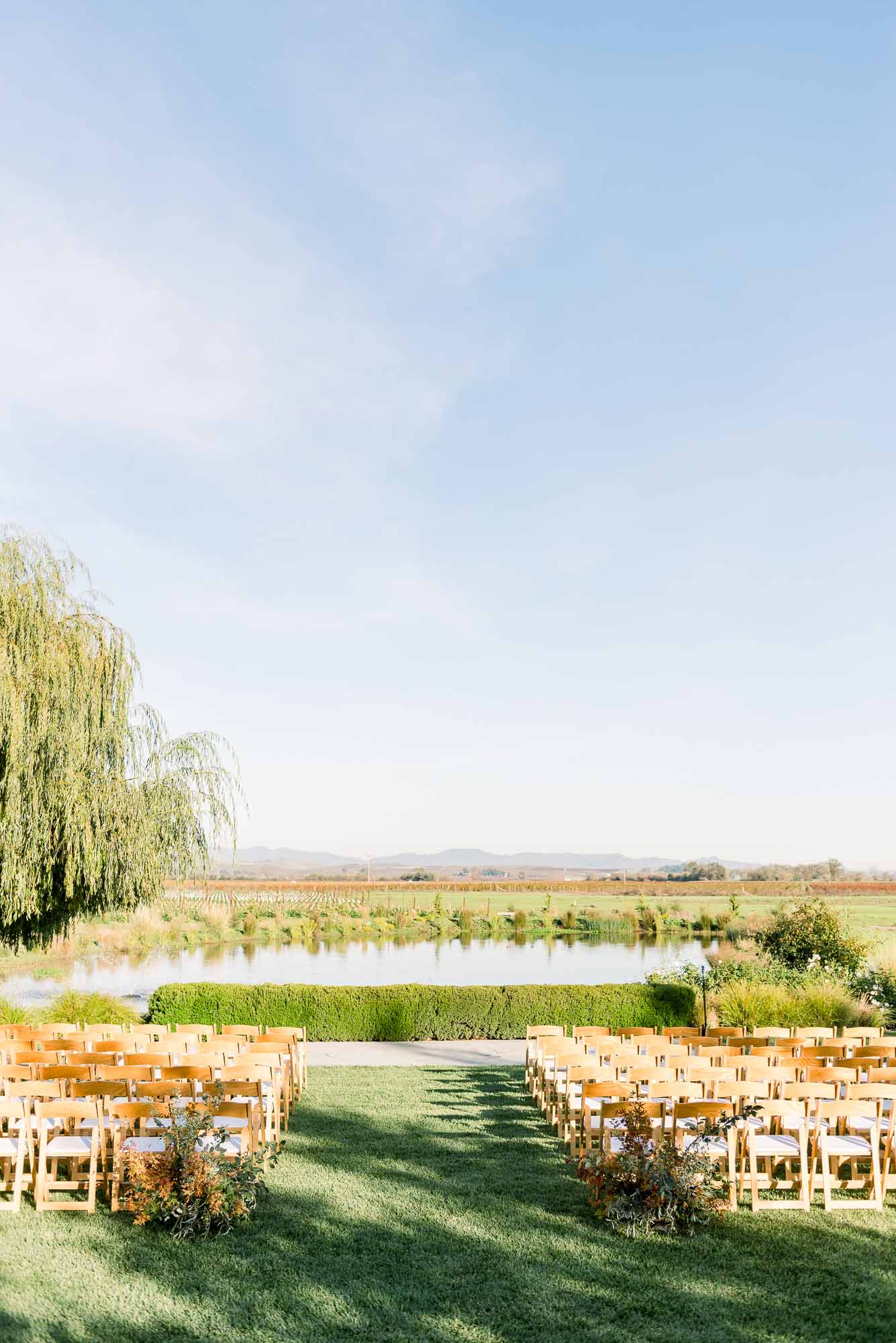 caitlinoreillyphoto the willow pond ready to have a wedding